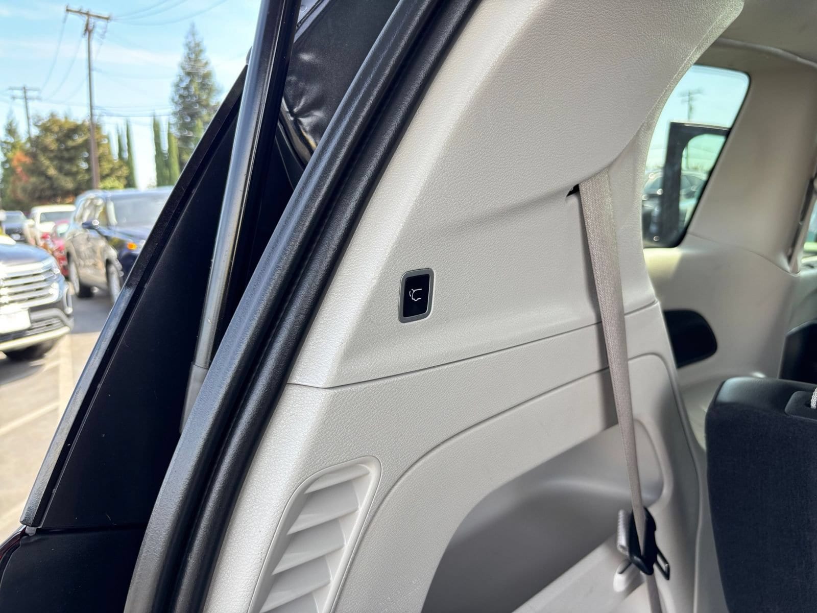 Thumbnail: 2023 Chrysler Pacifica - 22