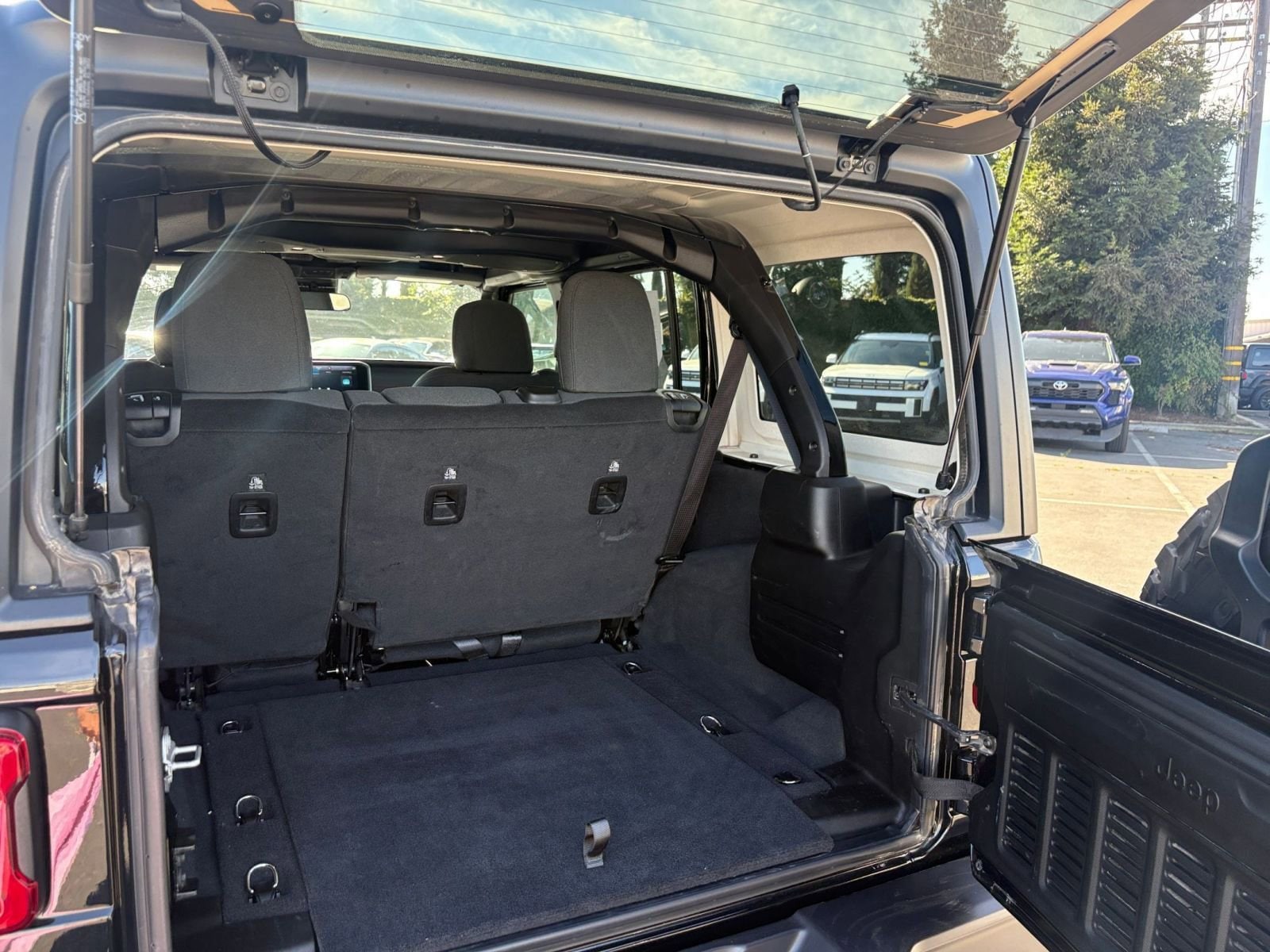 Thumbnail: 2025 Jeep Wrangler - 30