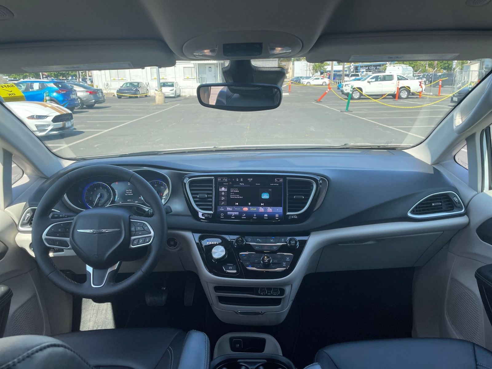 Thumbnail: 2024 Chrysler Pacifica - 32