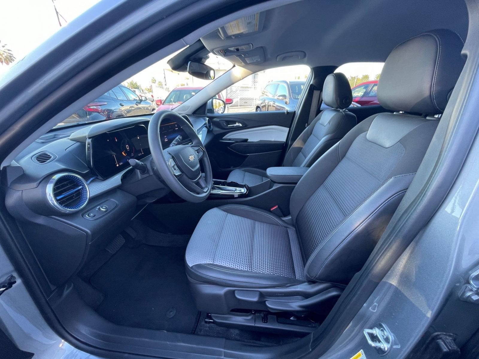 Thumbnail: 2025 Chevrolet Trax - 25