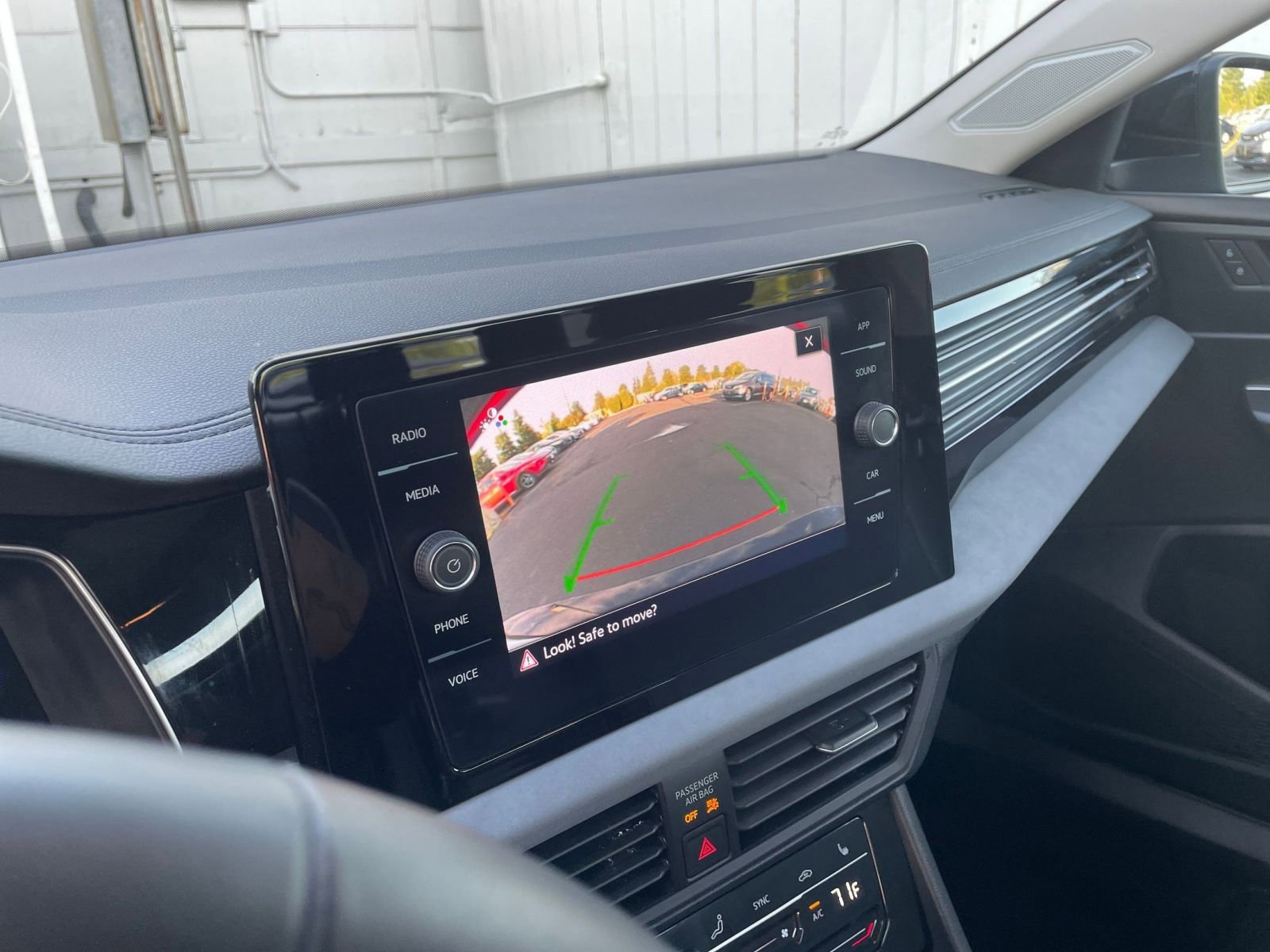 Thumbnail: 2025 Volkswagen Jetta - 17