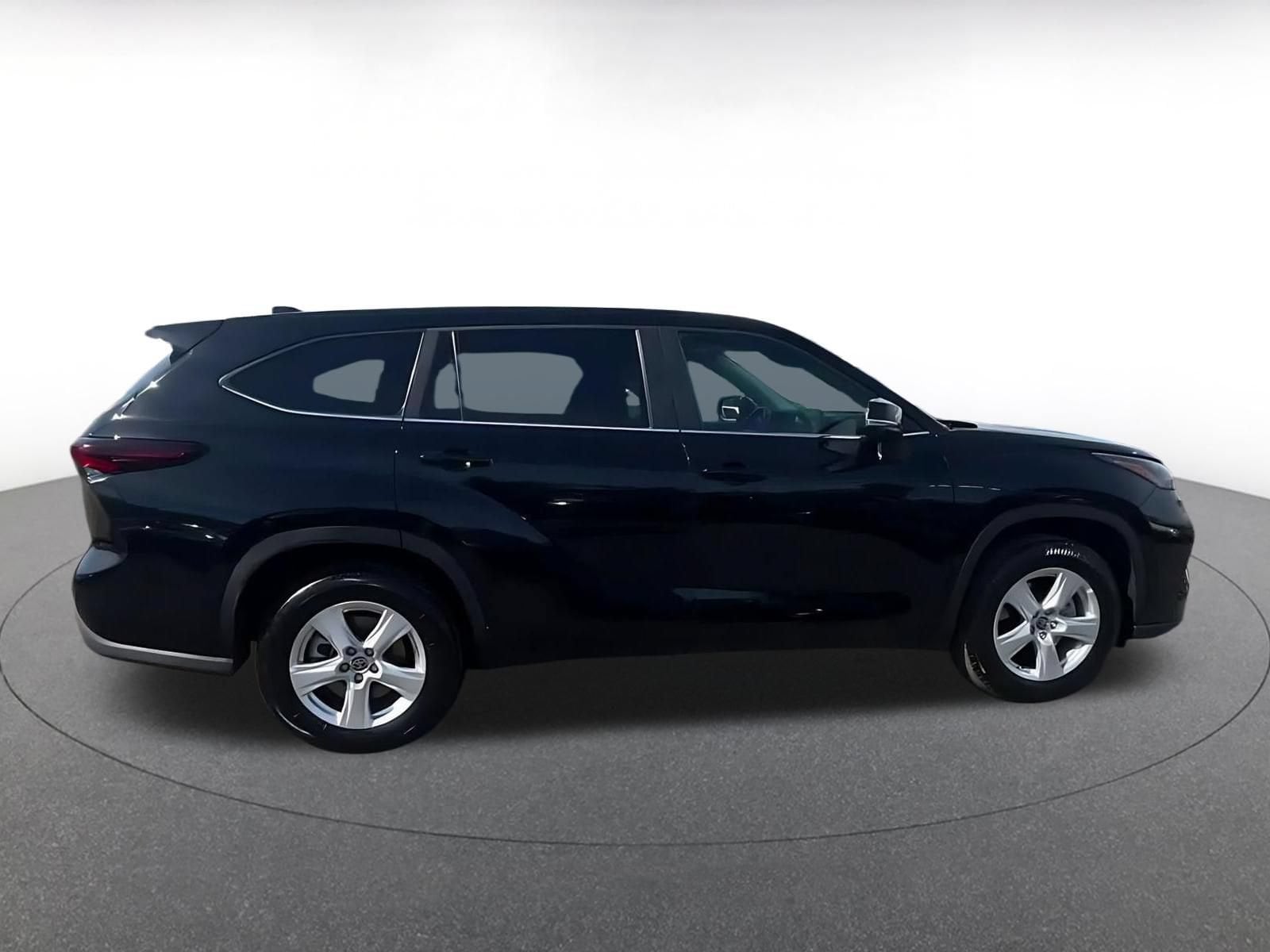 Thumbnail: 2025 Toyota Highlander - 15