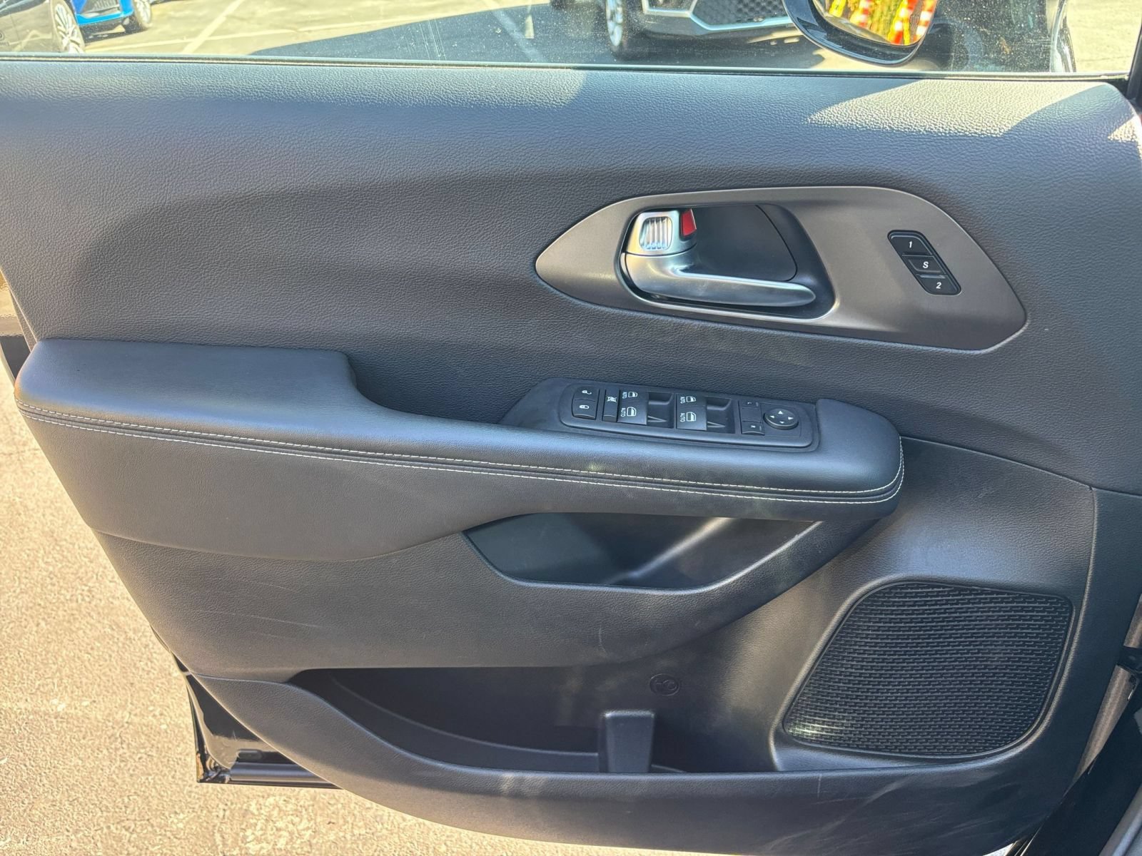 Thumbnail: 2025 Chrysler Pacifica - 18