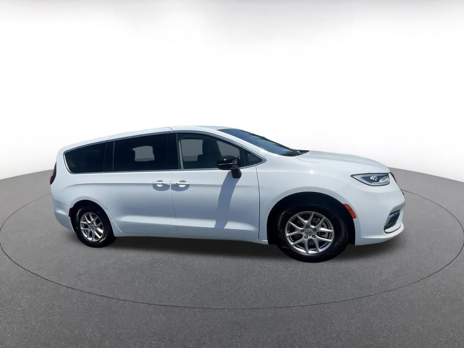 Thumbnail: 2024 Chrysler Pacifica - 2