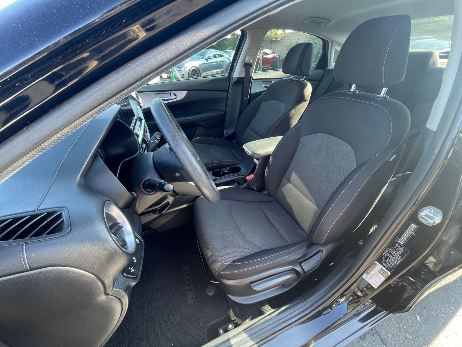 Thumbnail: 2023 Kia Forte - 34