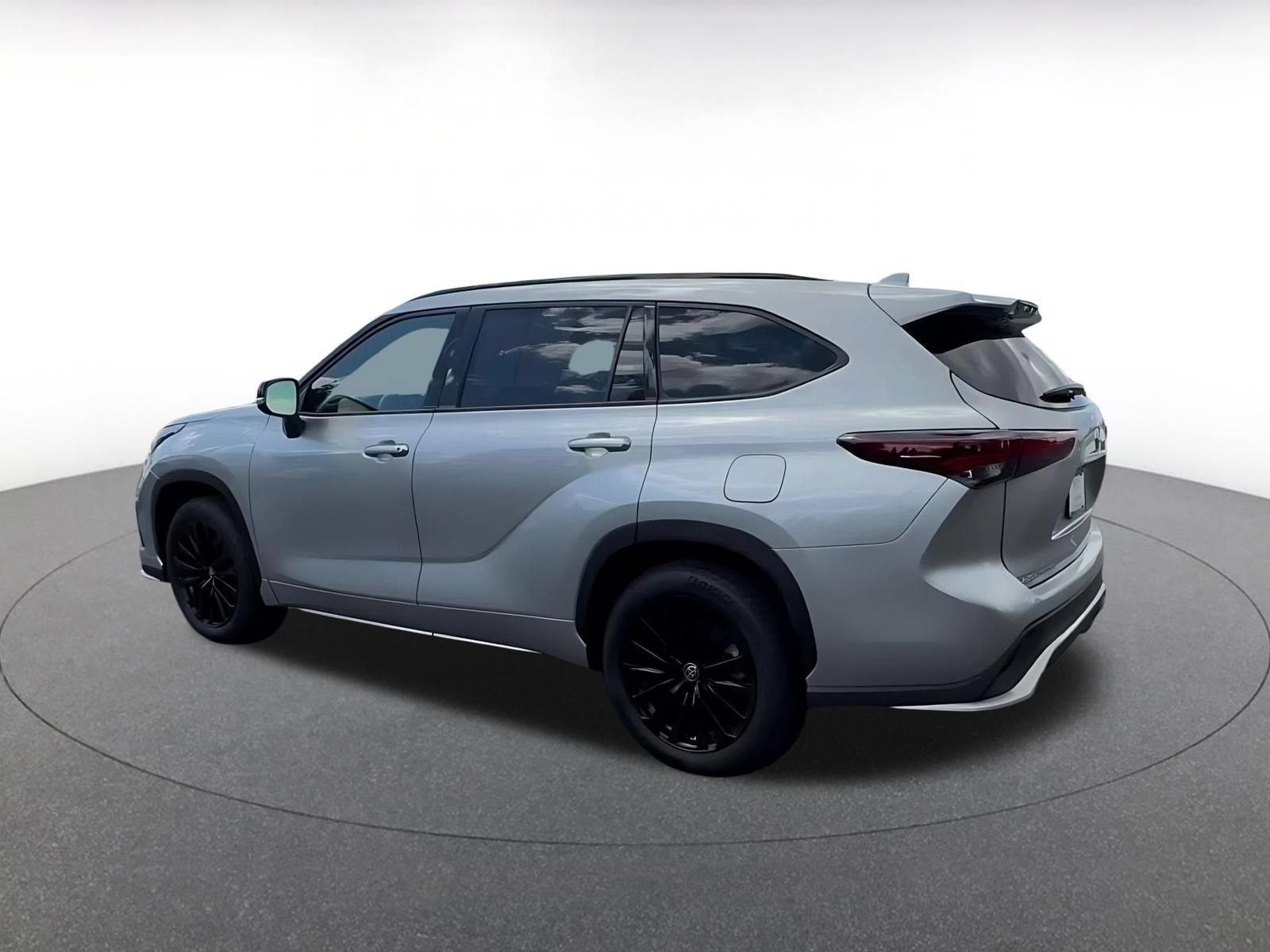 Thumbnail: 2025 Toyota Highlander - 9