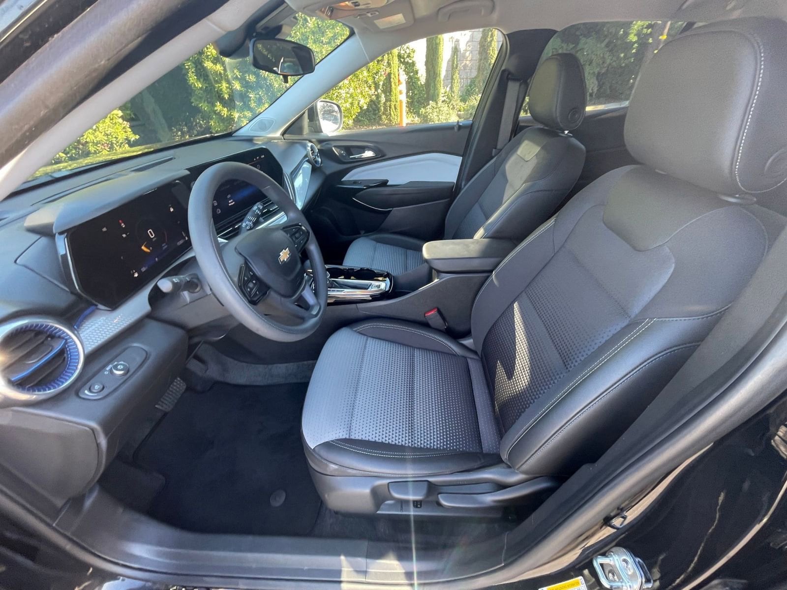 Thumbnail: 2025 Chevrolet Trax - 25