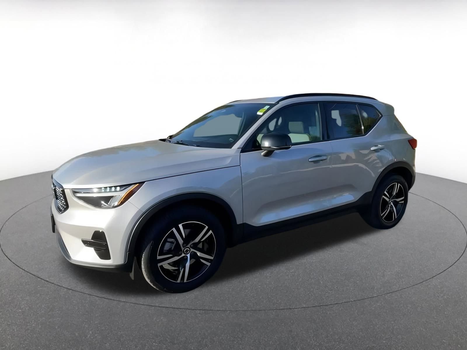 Thumbnail: 2024 Volvo XC40 - 7