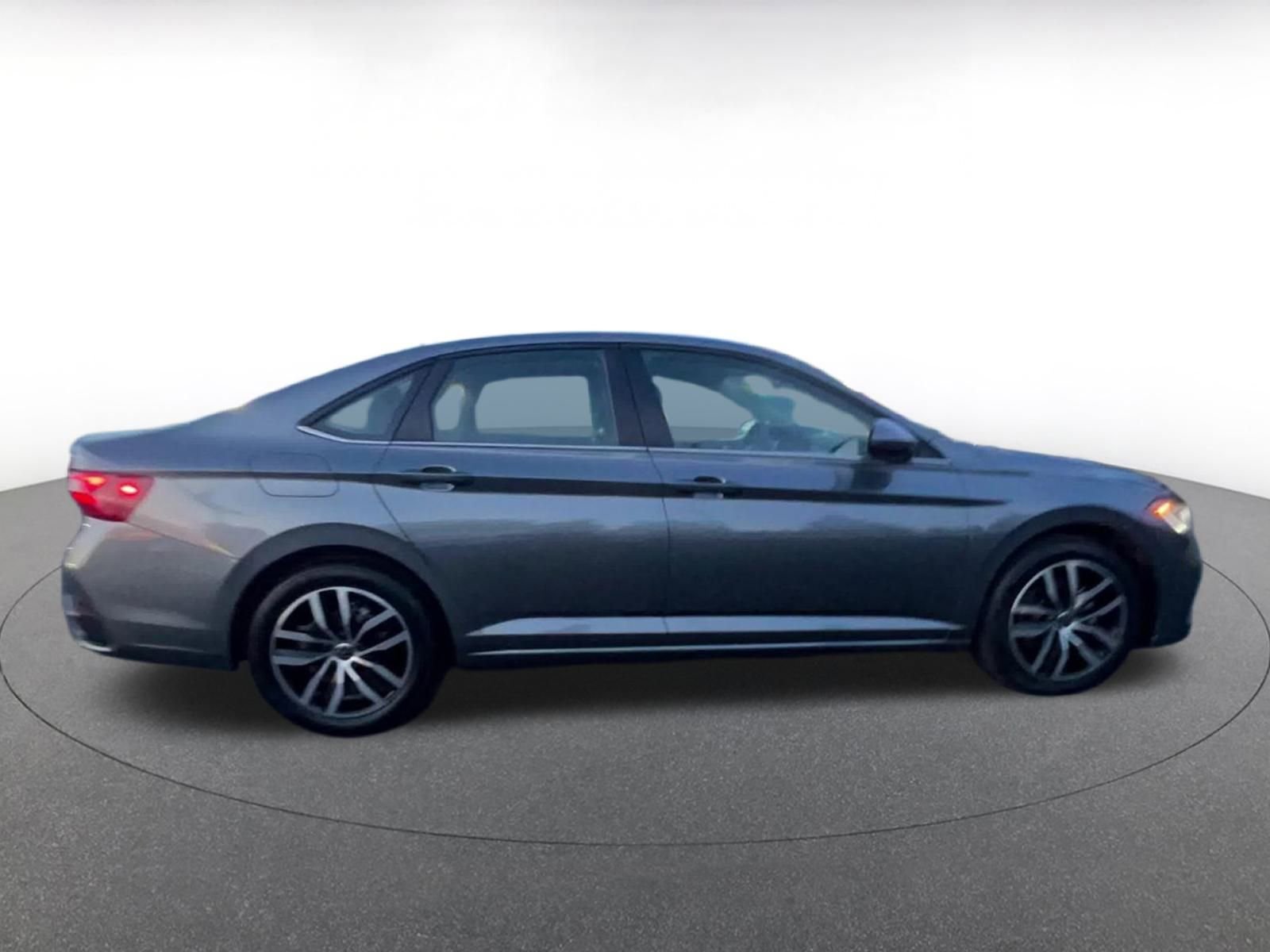 Thumbnail: 2025 Volkswagen Jetta - 16
