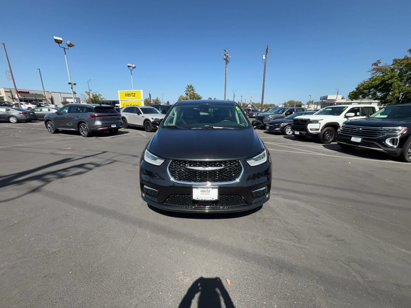 Thumbnail: 2023 Chrysler Pacifica - 4
