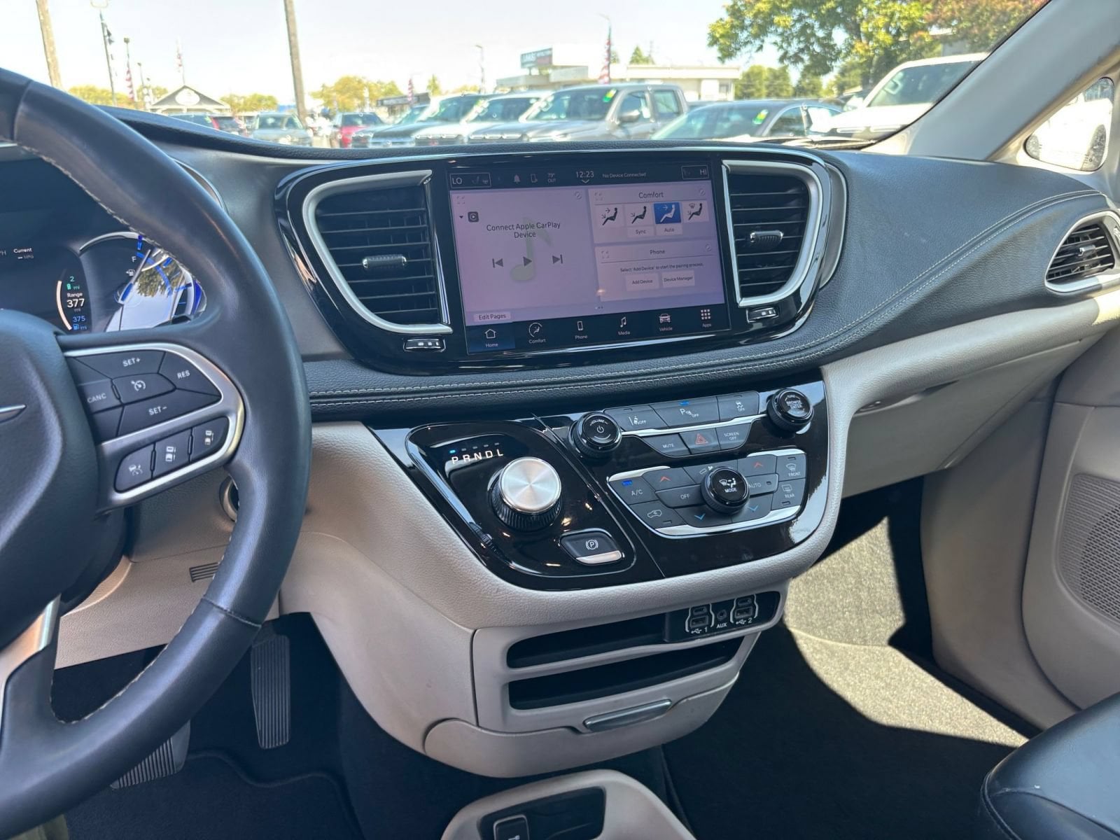 Thumbnail: 2023 Chrysler Pacifica - 16