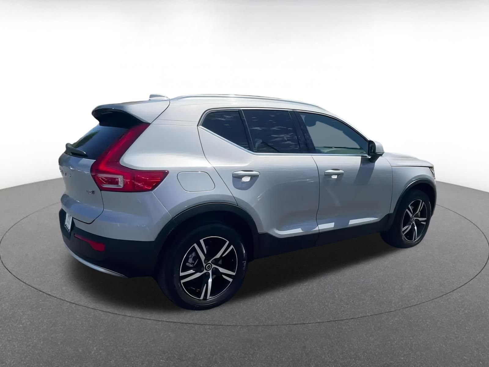 Thumbnail: 2024 Volvo XC40 - 15