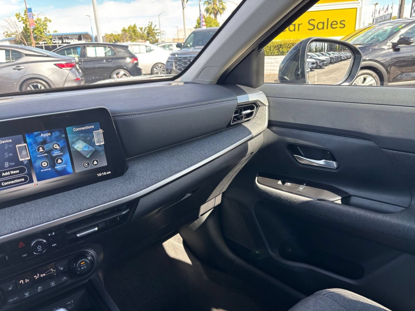 Thumbnail: 2026 Nissan Kicks - 33