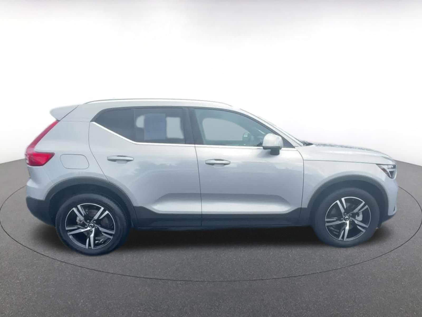 Thumbnail: 2024 Volvo XC40 - 16