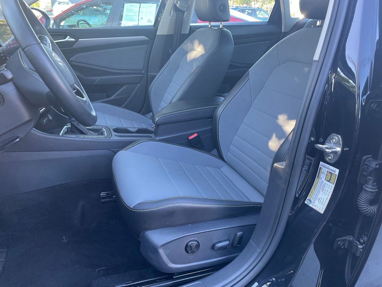 Thumbnail: 2025 Volkswagen Jetta - 30