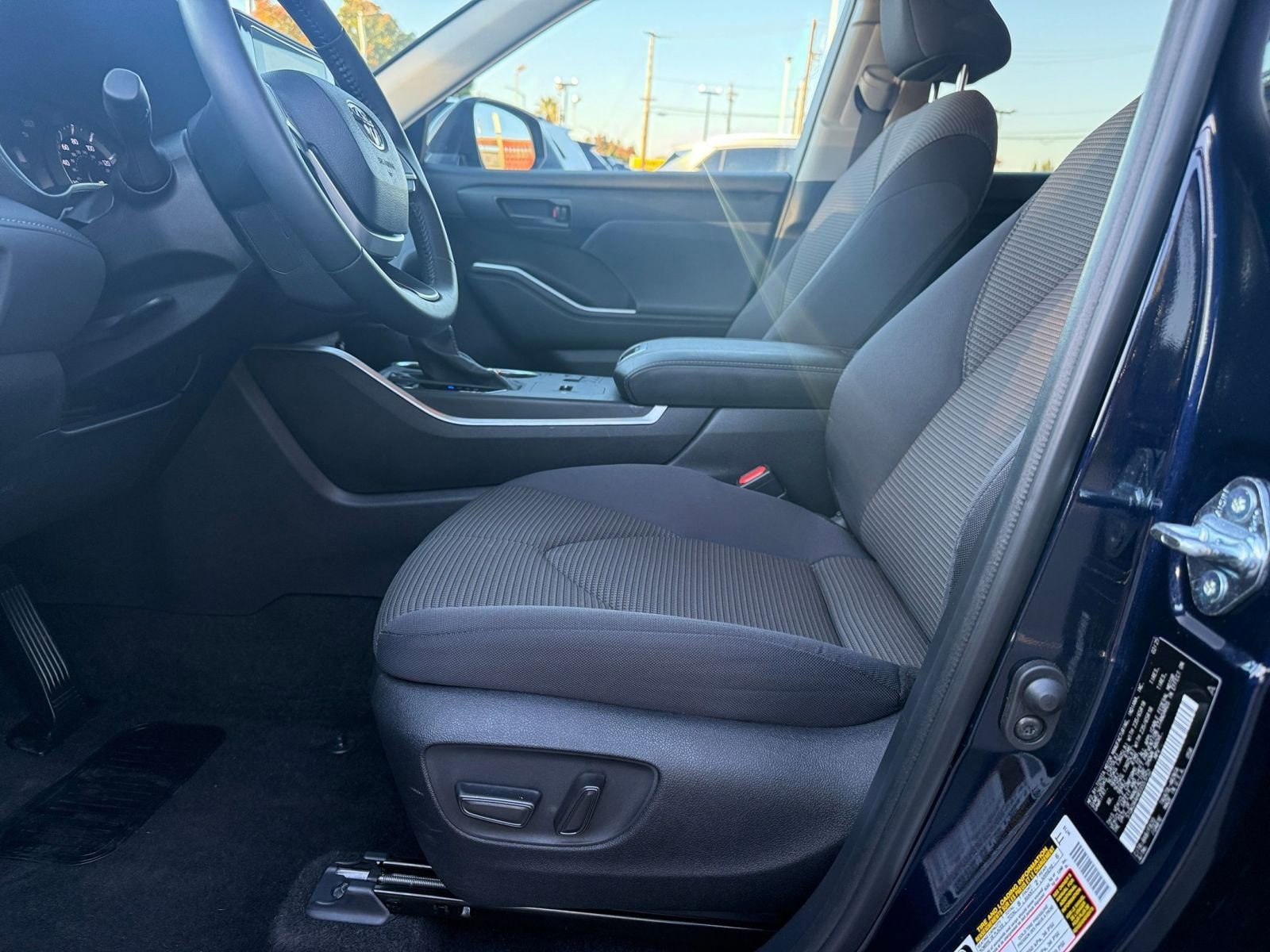 Thumbnail: 2025 Toyota Highlander - 27