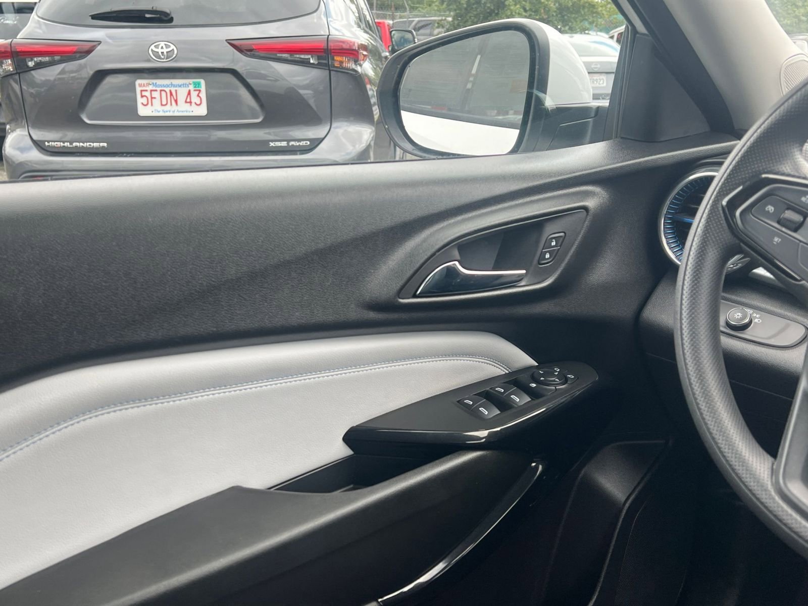 Thumbnail: 2025 Chevrolet Trax - 18