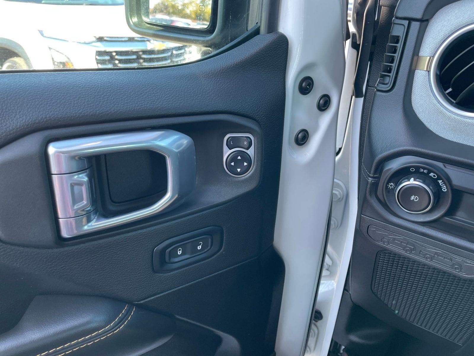 Thumbnail: 2025 Jeep Wrangler - 20