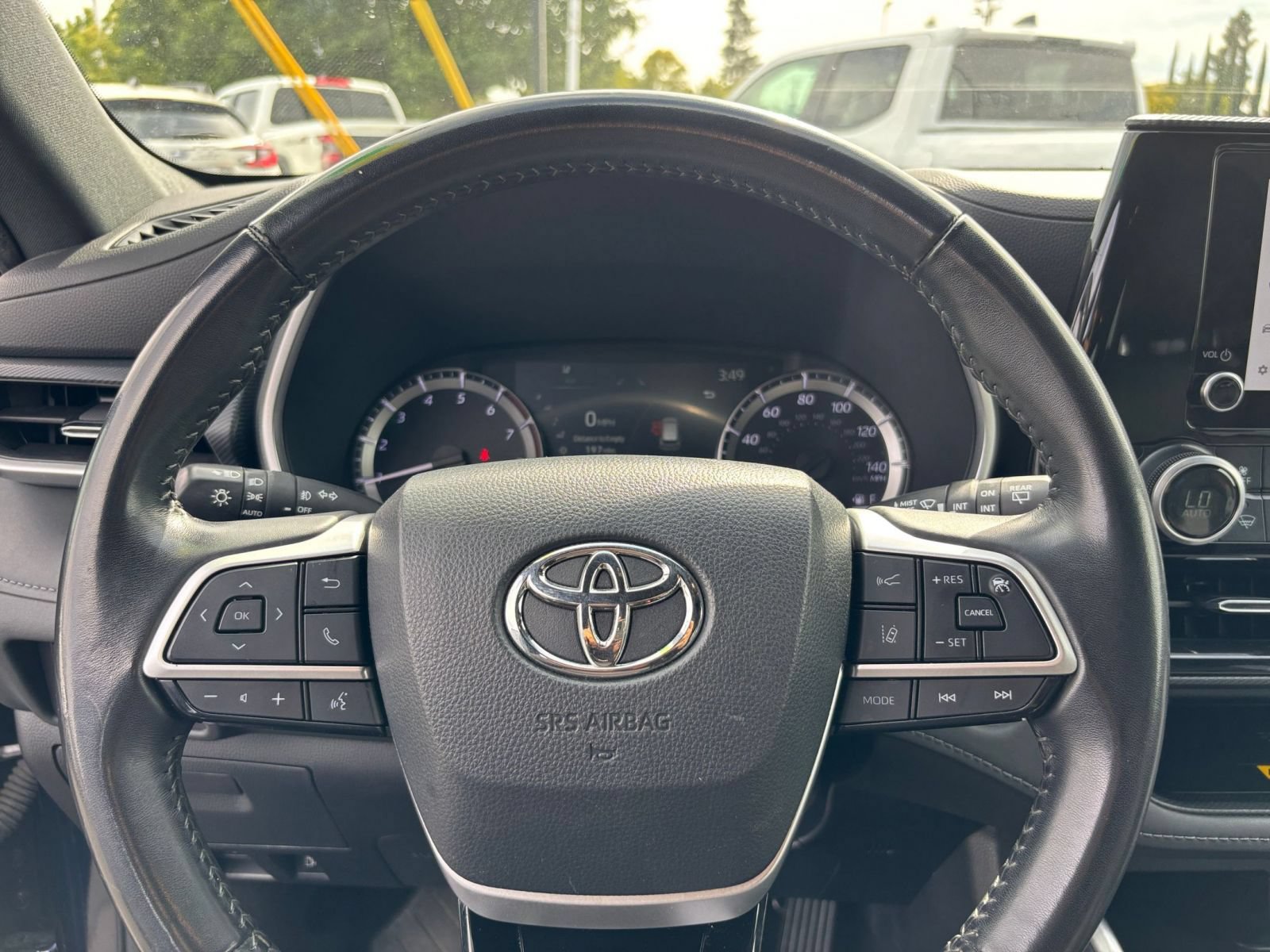 Thumbnail: 2024 Toyota Highlander - 25