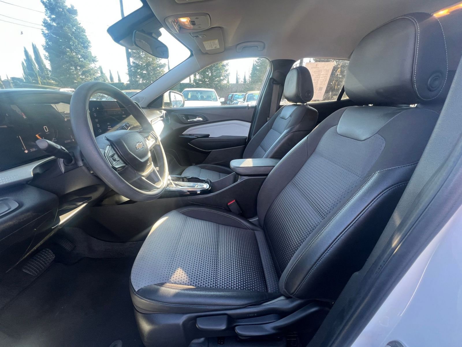 Thumbnail: 2025 Chevrolet Trax - 27