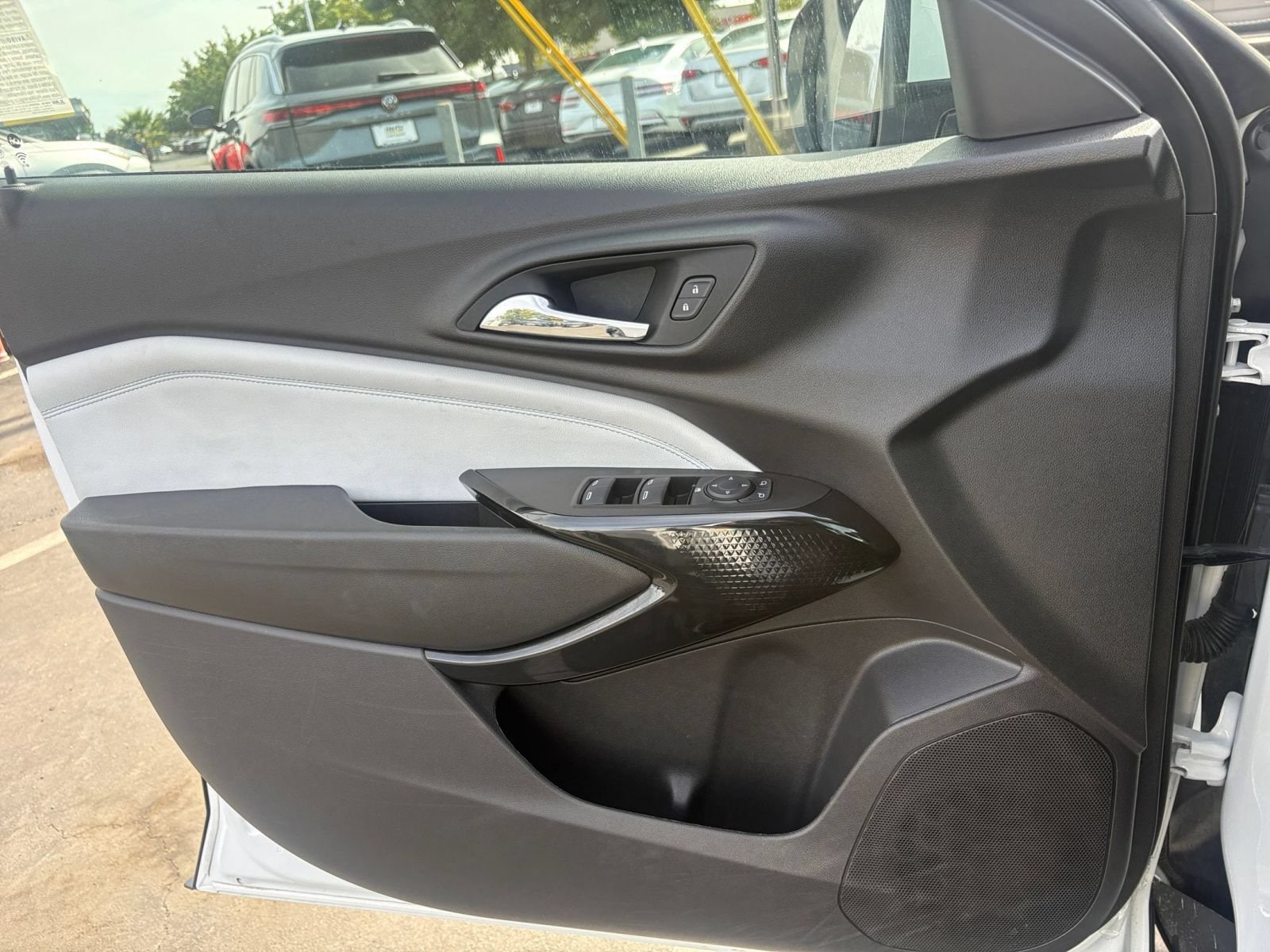 Thumbnail: 2025 Chevrolet Trax - 18