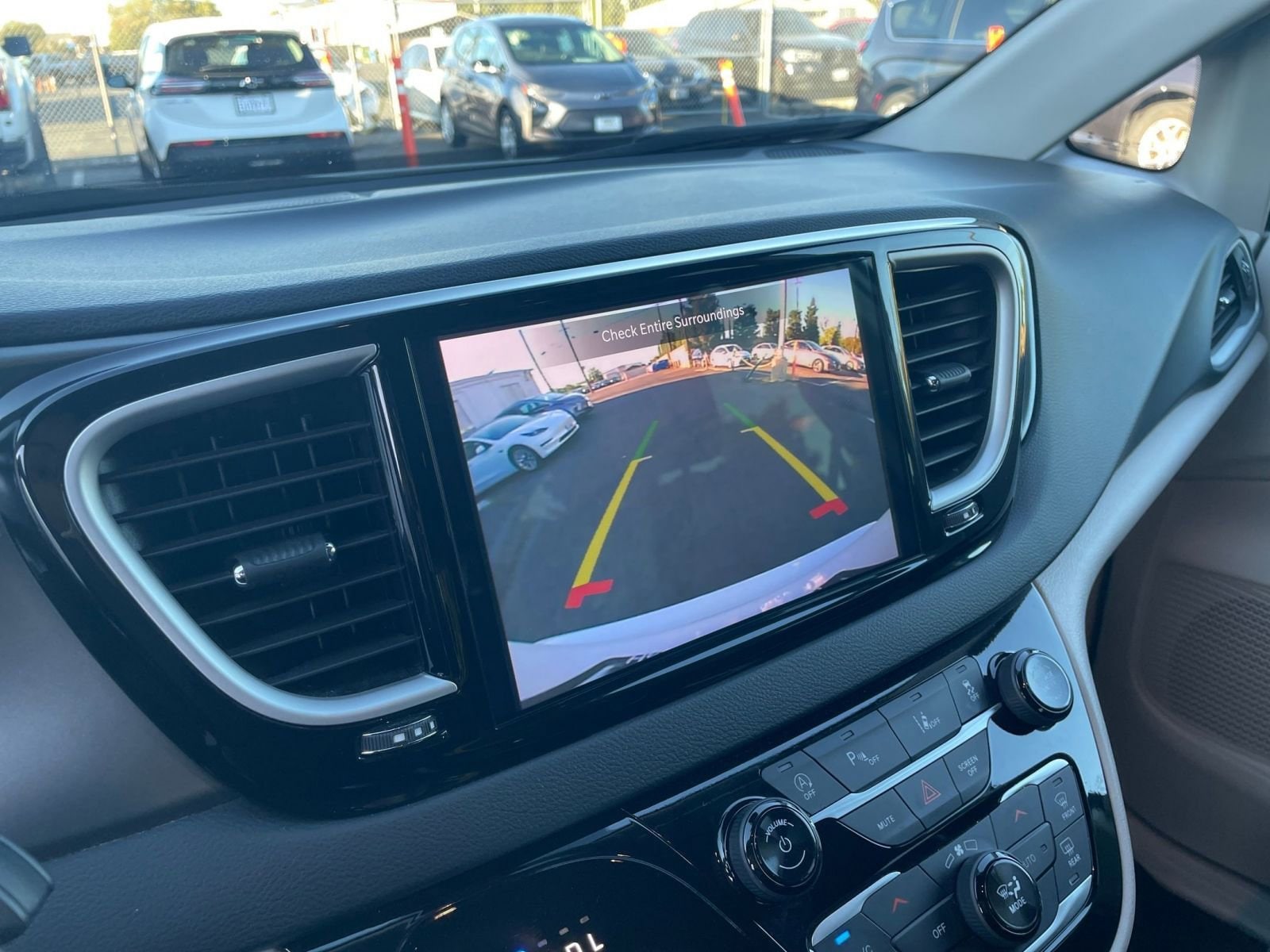 Thumbnail: 2024 Chrysler Pacifica - 17
