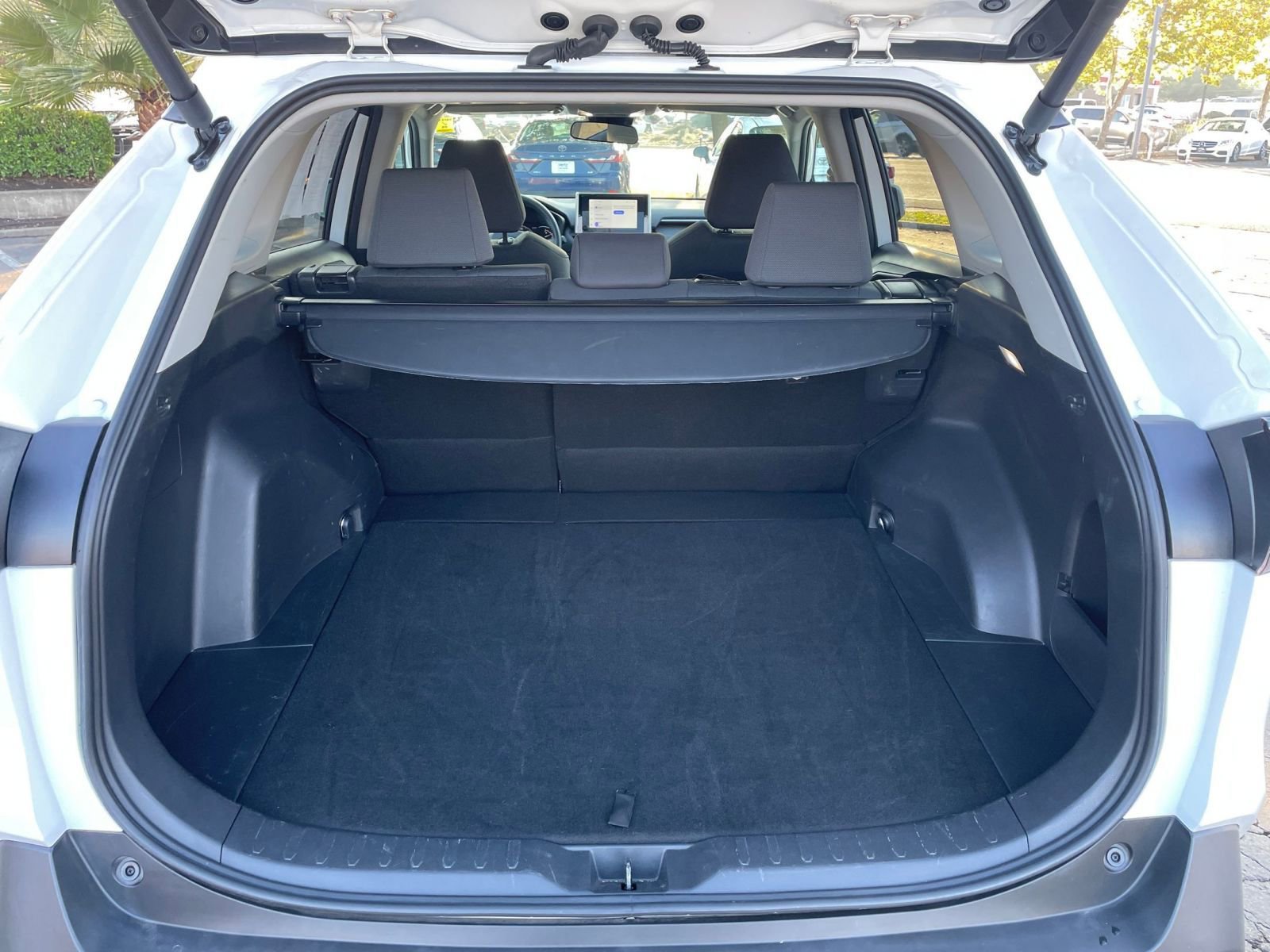 Thumbnail: 2025 Toyota RAV4 - 32