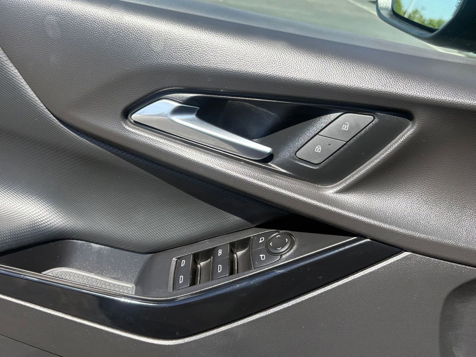 Thumbnail: 2025 Chevrolet Equinox - 18