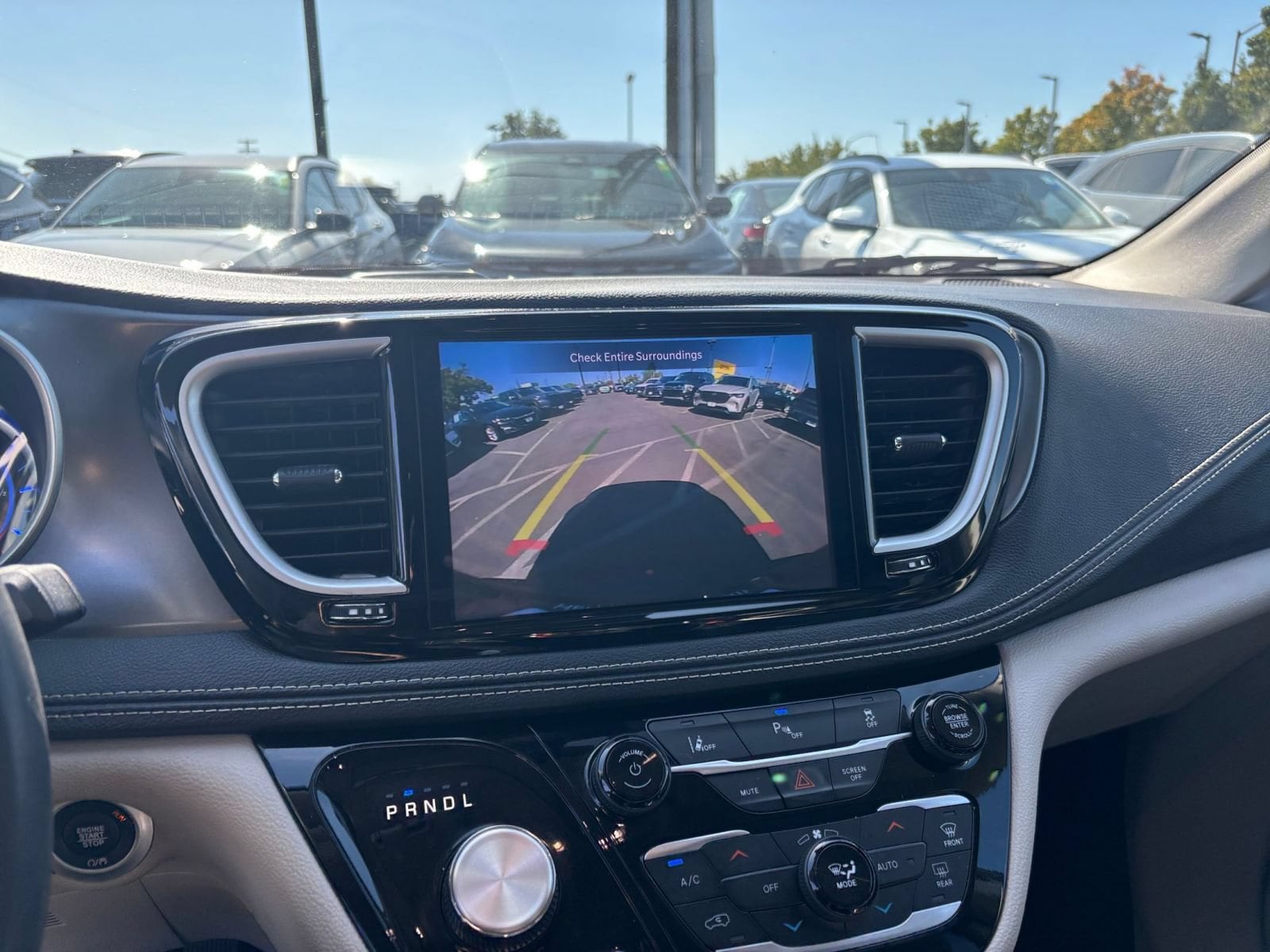 Thumbnail: 2023 Chrysler Pacifica - 25