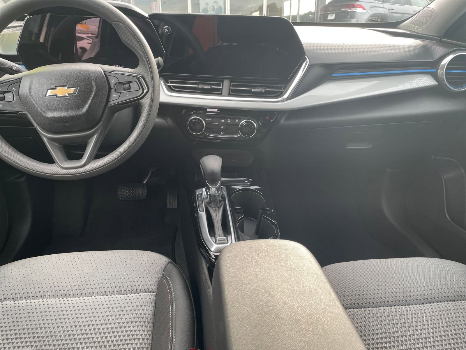 Thumbnail: 2025 Chevrolet Trax - 31