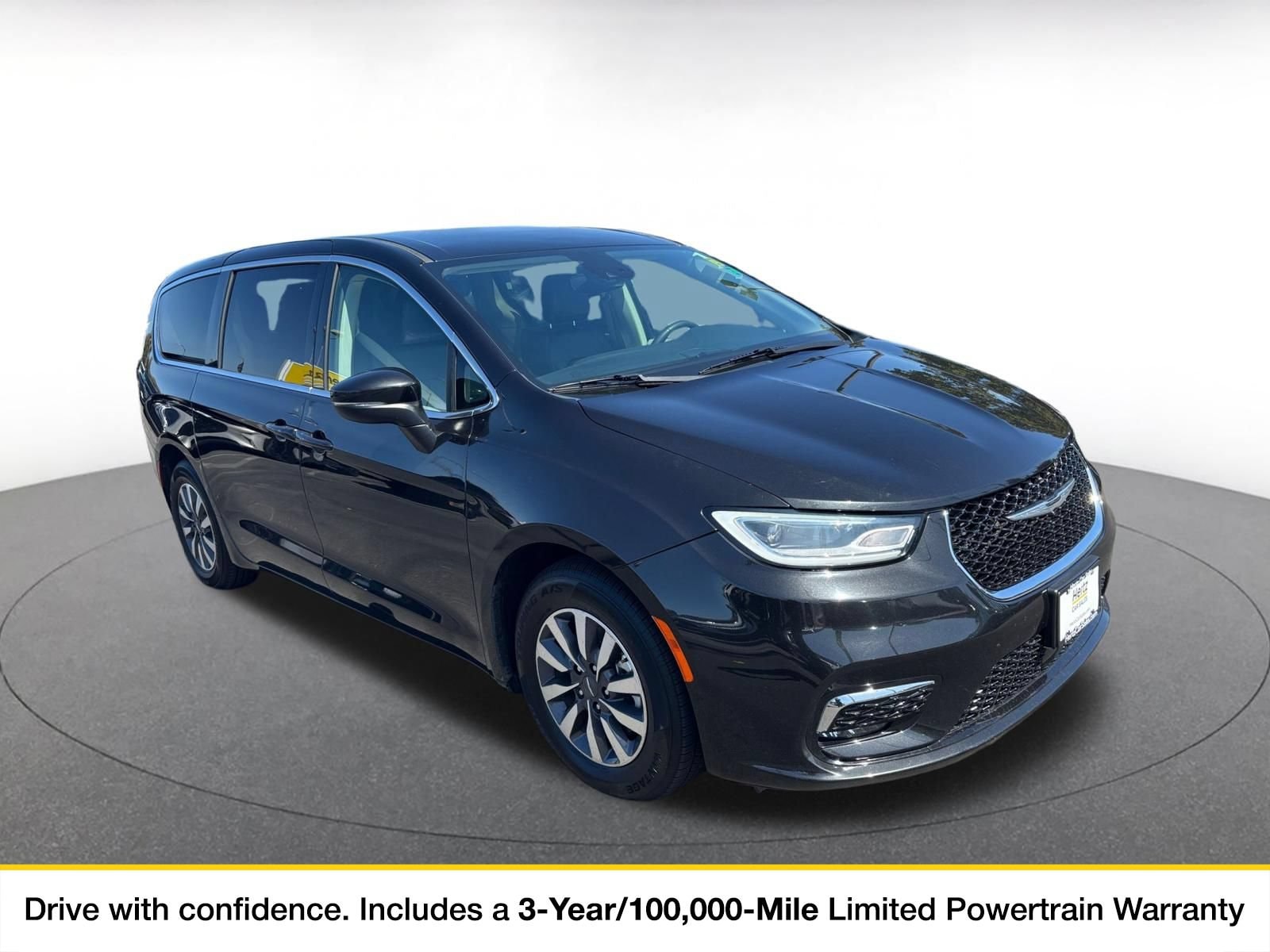 Thumbnail: 2023 Chrysler Pacifica - 1