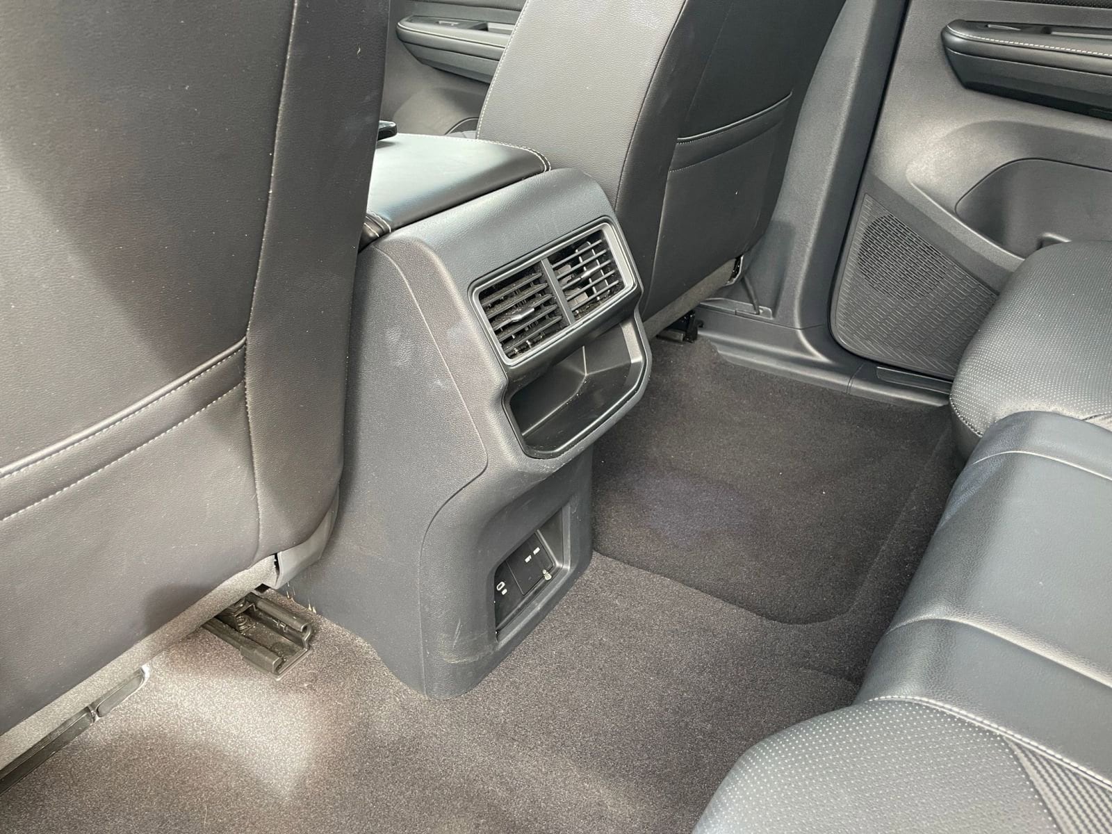 Thumbnail: 2024 Volkswagen Atlas - 25