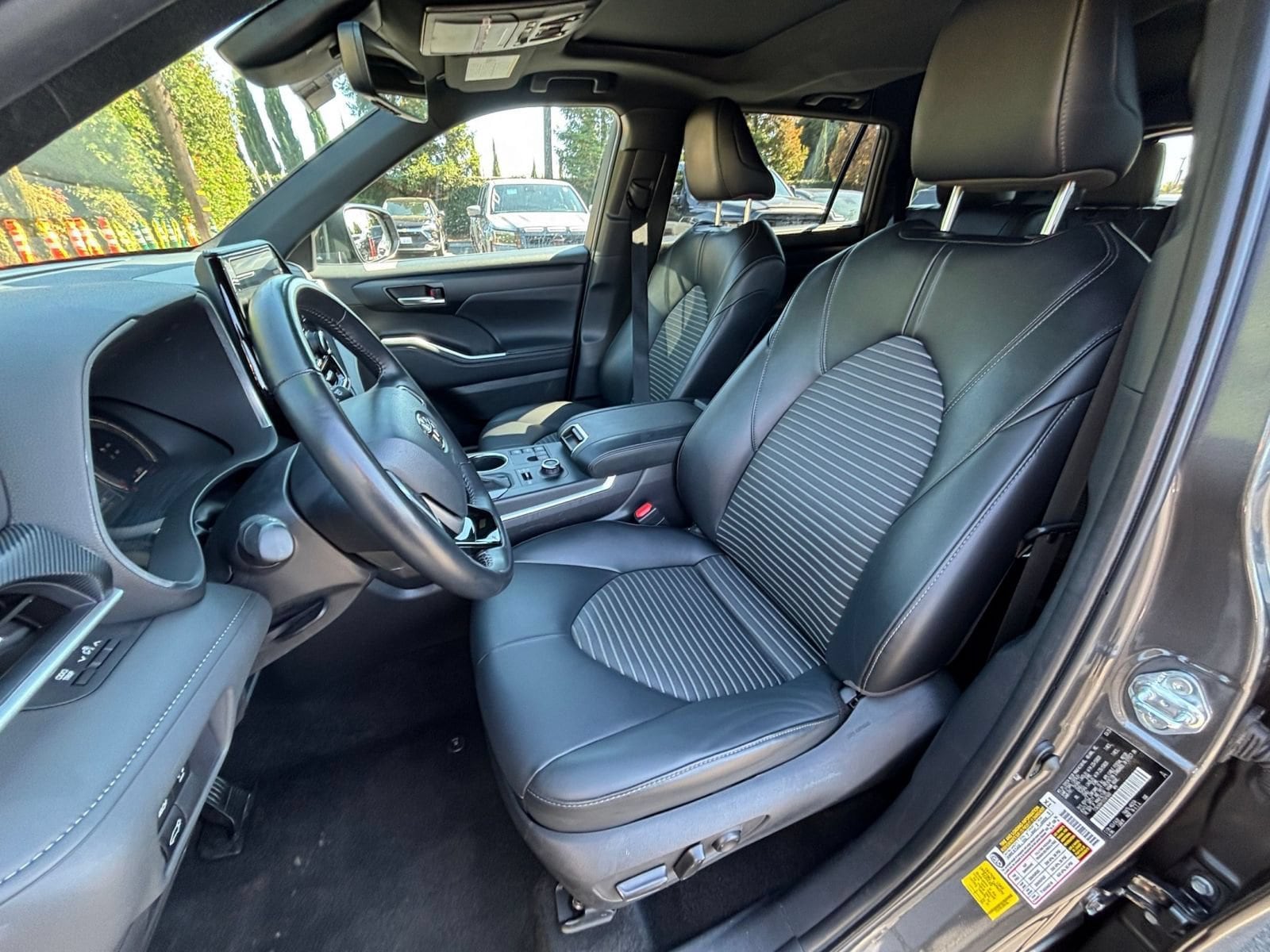 Thumbnail: 2025 Toyota Highlander - 35