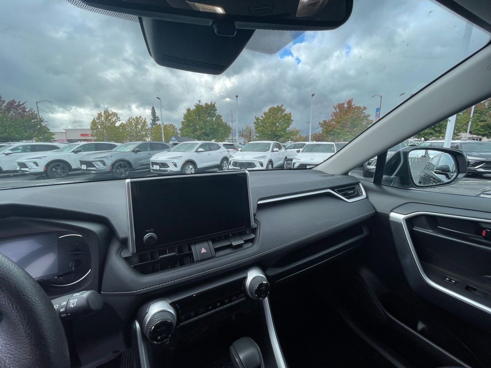 Thumbnail: 2025 Toyota RAV4 - 29