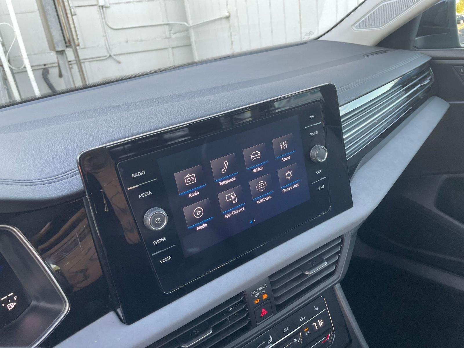 Thumbnail: 2025 Volkswagen Jetta - 21