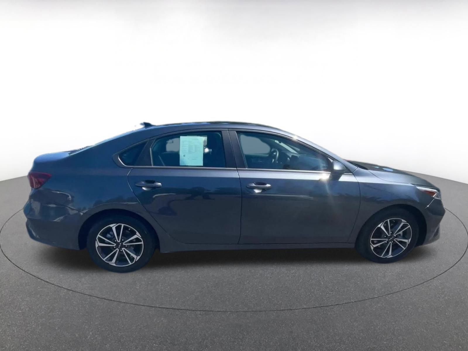 Thumbnail: 2024 Kia Forte - 16