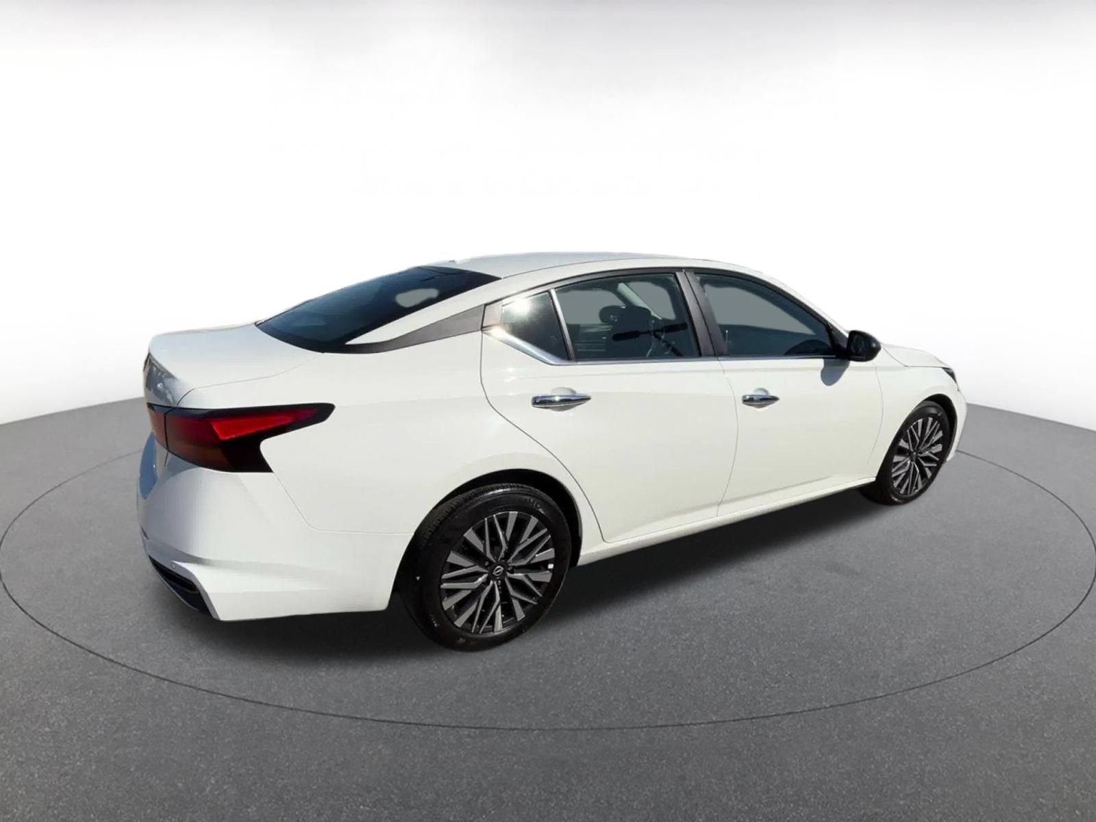 Thumbnail: 2025 Nissan Altima - 15
