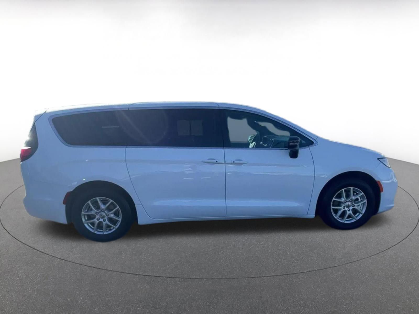 Thumbnail: 2025 Chrysler Pacifica - 16