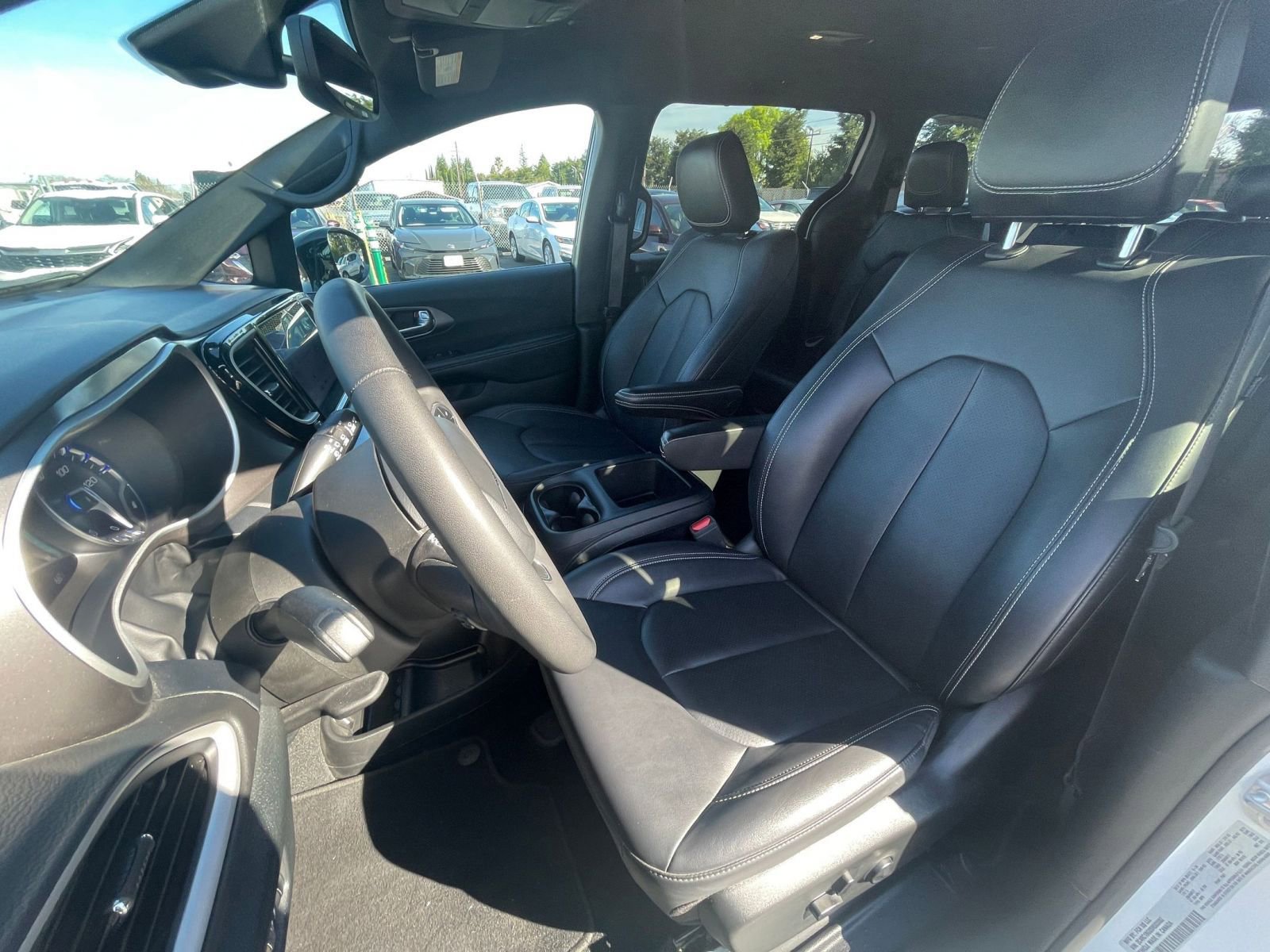 Thumbnail: 2025 Chrysler Pacifica - 33