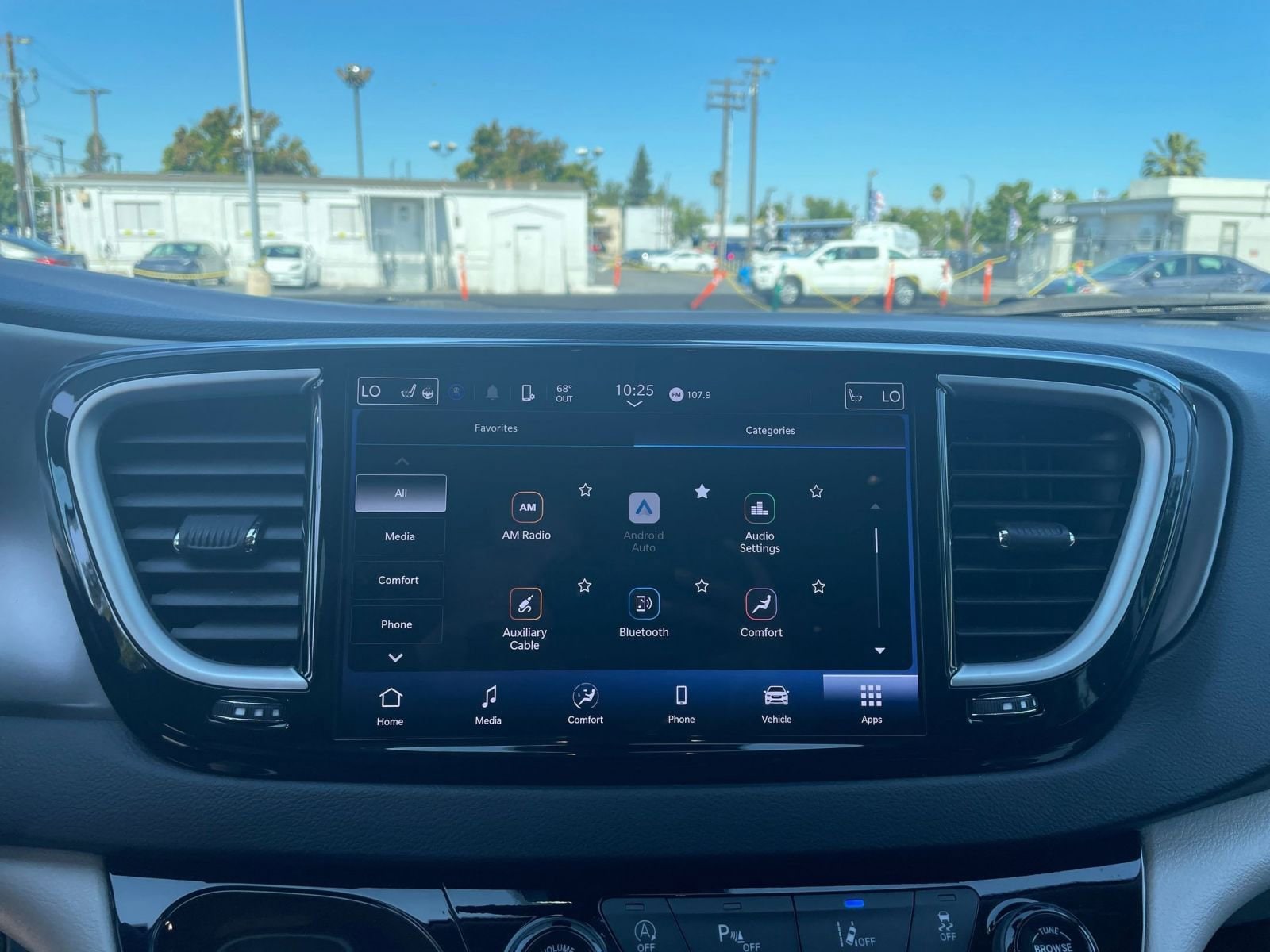 Thumbnail: 2024 Chrysler Pacifica - 20