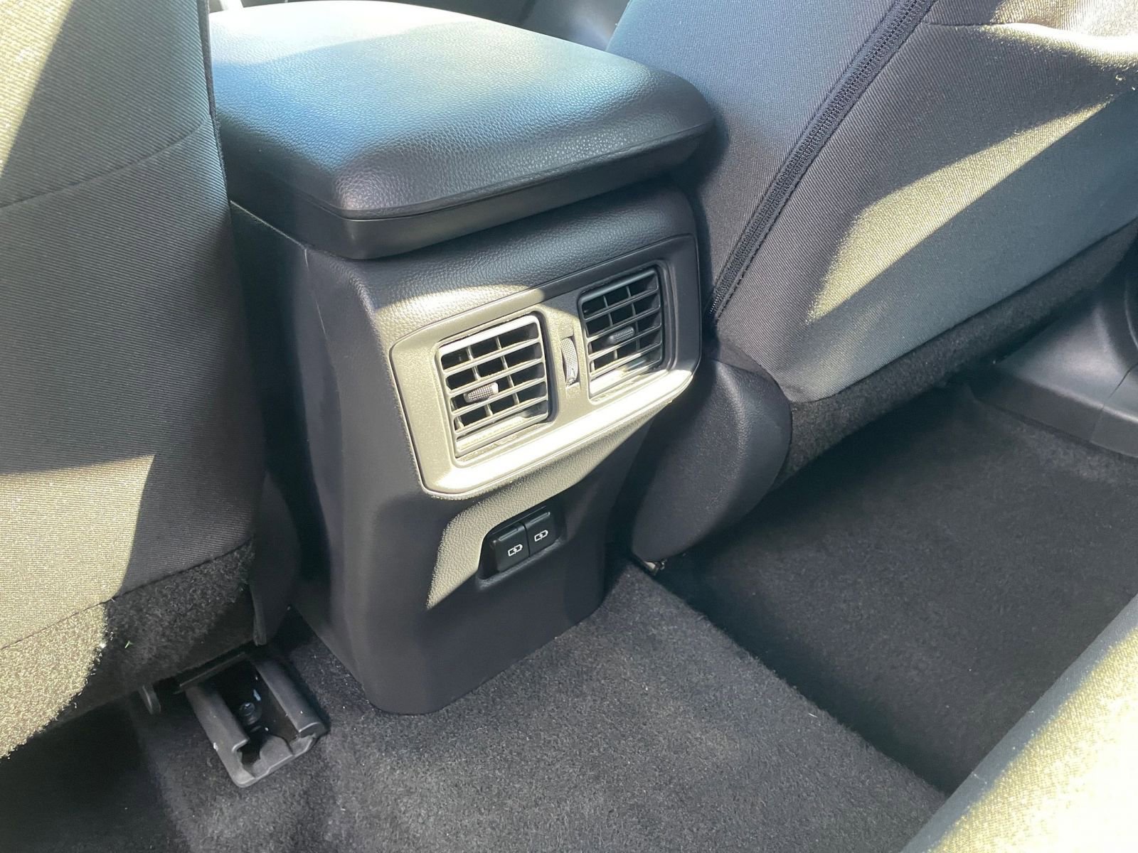 Thumbnail: 2025 Toyota RAV4 - 25