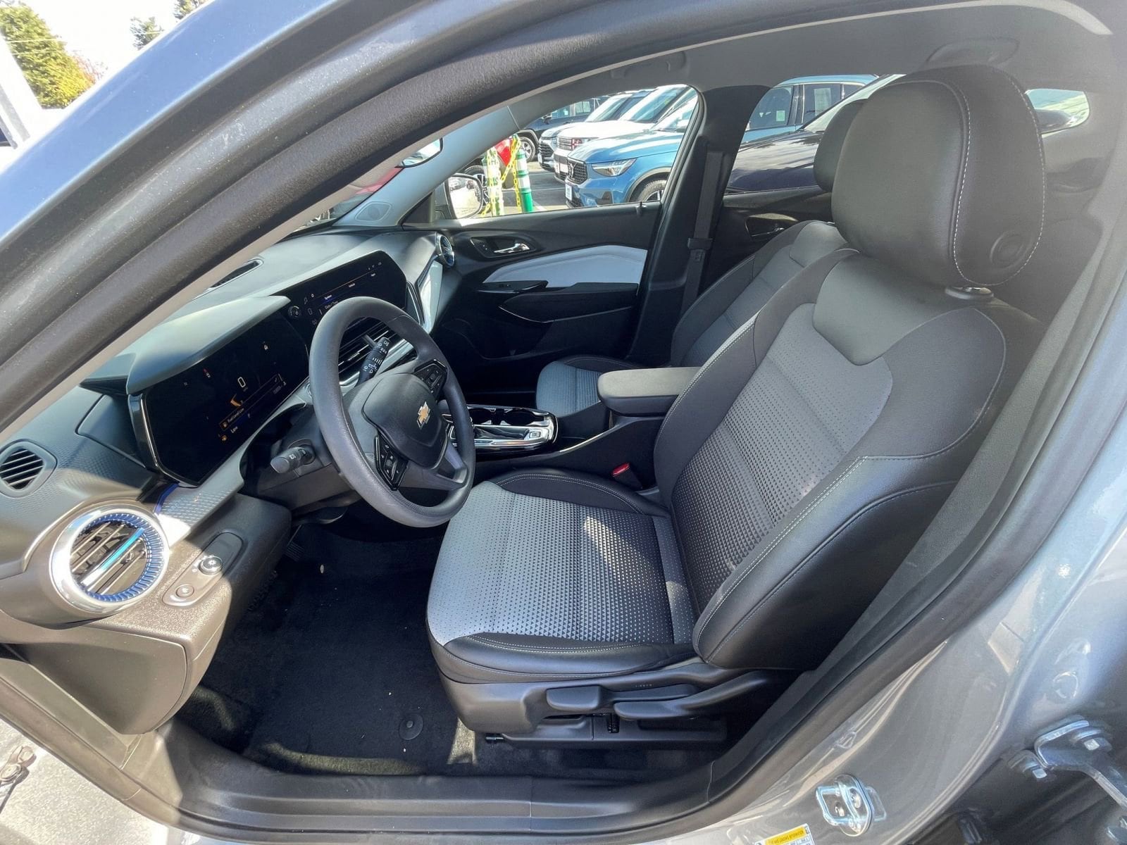 Thumbnail: 2025 Chevrolet Trax - 25