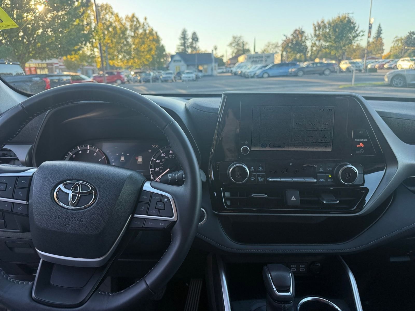 Thumbnail: 2025 Toyota Highlander - 33