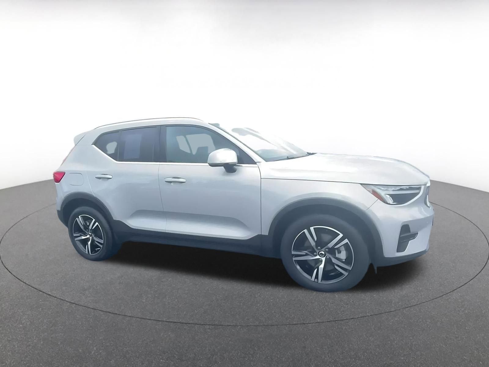 Thumbnail: 2024 Volvo XC40 - 2
