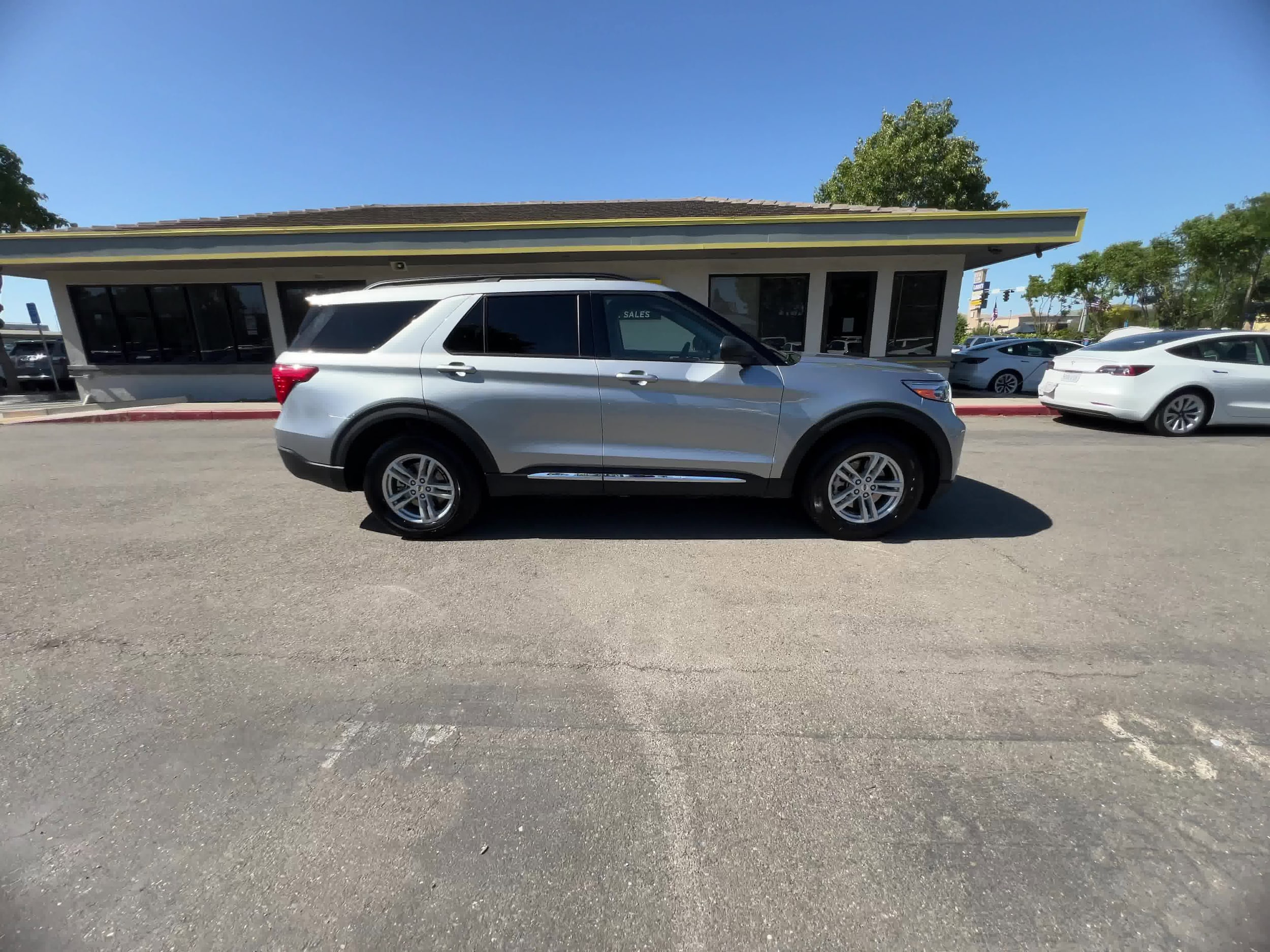 2023 Ford Explorer XLT 16