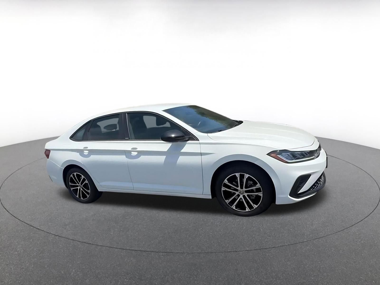 Thumbnail: 2025 Volkswagen Jetta - 2