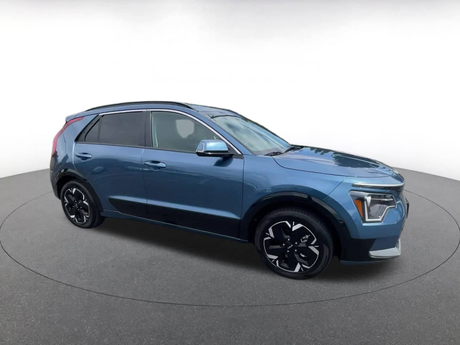 Thumbnail: 2023 Kia Niro - 2