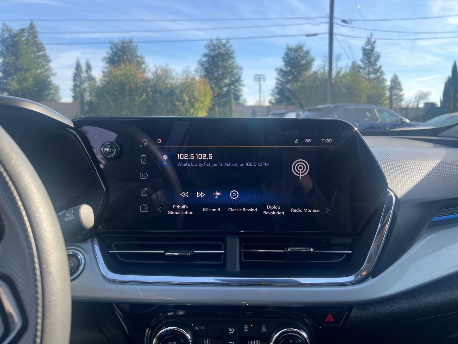 Thumbnail: 2025 Chevrolet Trax - 21