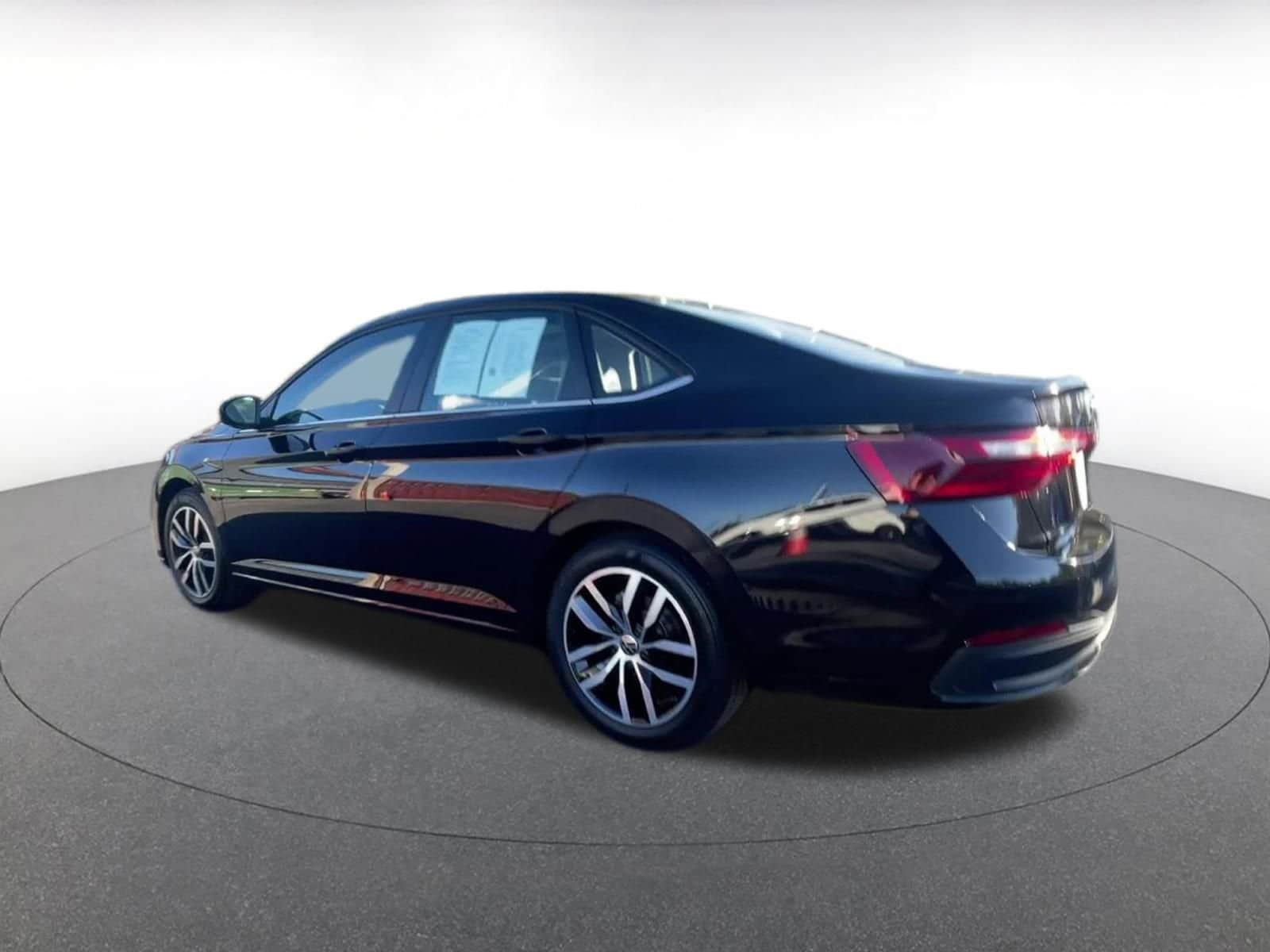 Thumbnail: 2025 Volkswagen Jetta - 9