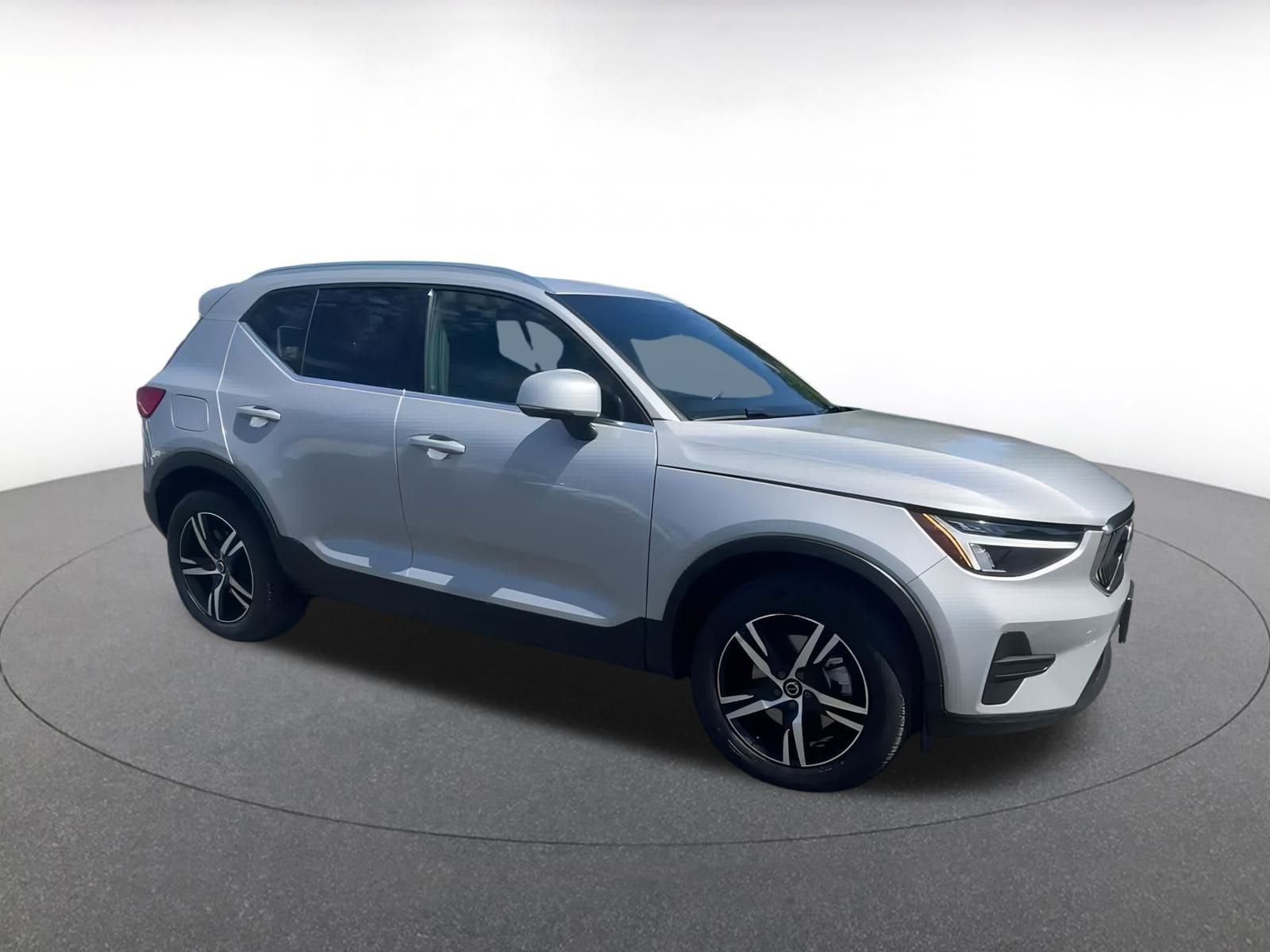 Thumbnail: 2024 Volvo XC40 - 2